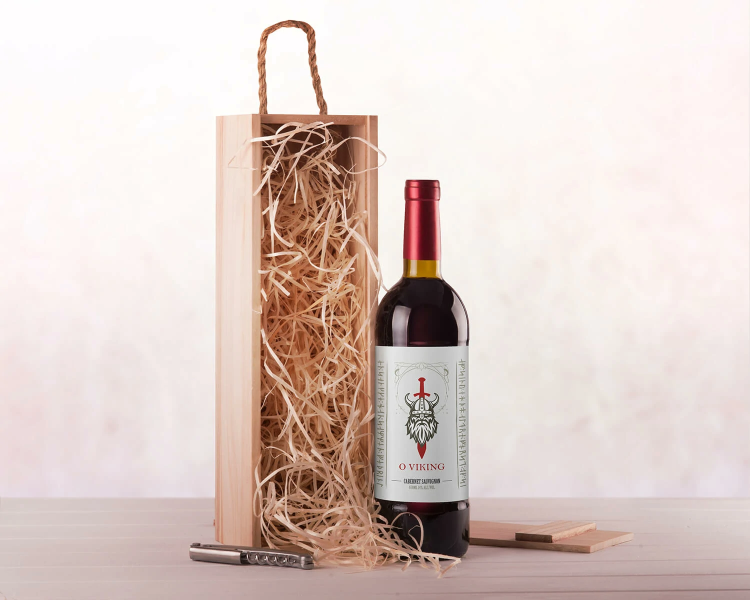 O Viking wine bottle with wooden gift box